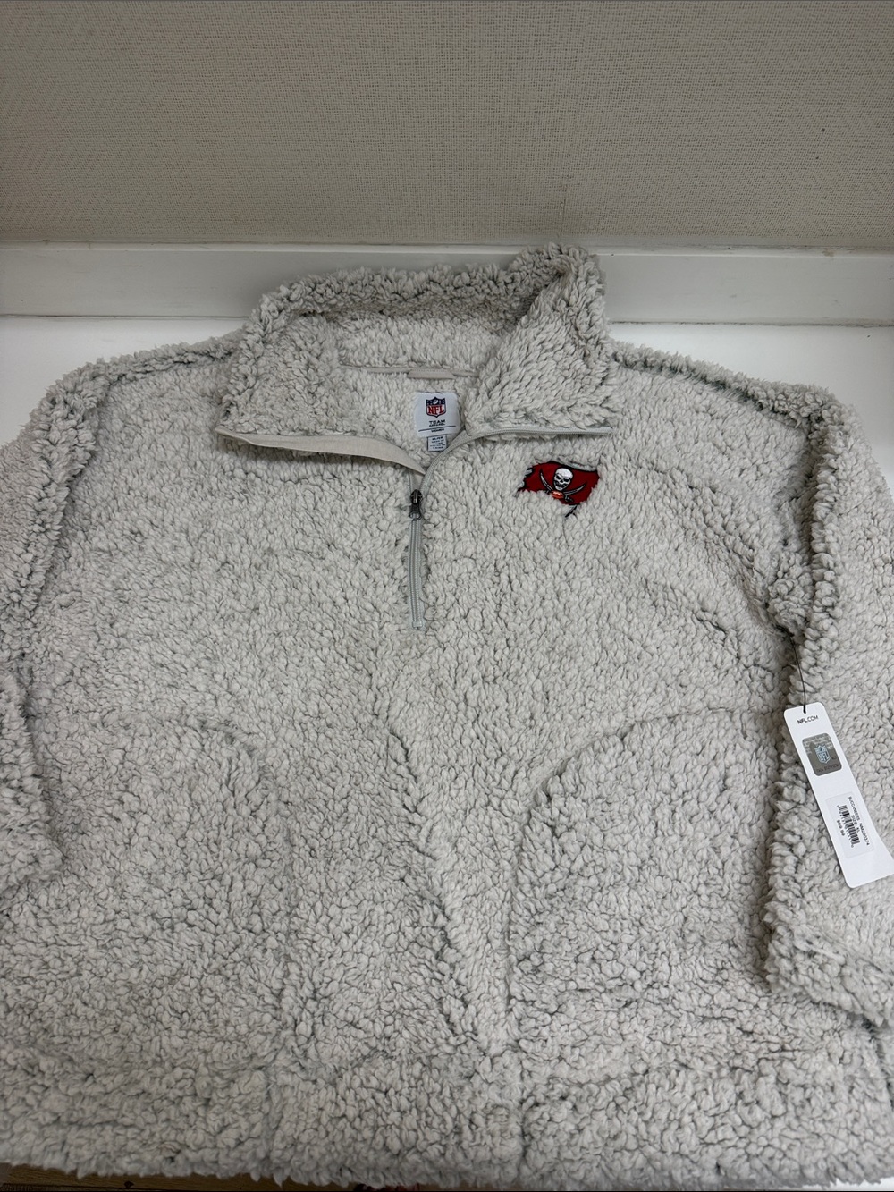 NFL NWTCream Sherpa 1/4 Zip with Tampa Bay Buccaneers Logo